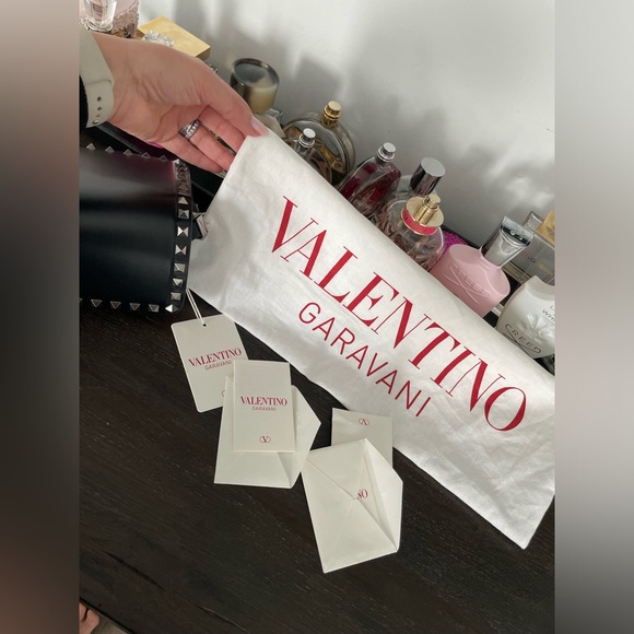 Valentino ROCKSTUD23 E/W SMOOTH CALFSKIN SHOULDER BAG - Picture 3 of 9